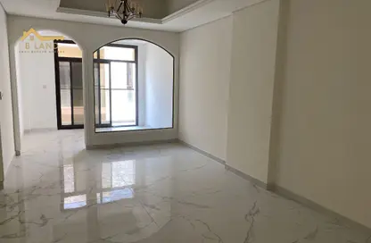 شقة - 2 غرف نوم - 2 حمامات للايجار في التله 2 - عجمان