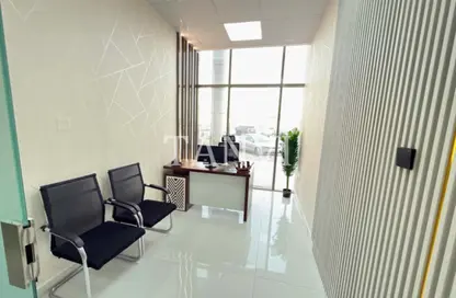 مكتب - استوديو - 1 حمام للايجار في ريد اڤينيو - منطقة القرهود - دبي
