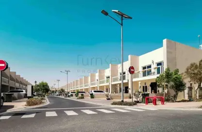 تاون هاوس - 3 غرف نوم - 3 حمامات للبيع في قرية ورسان - المدينة الدولية - دبي