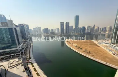 Apartment - 1 Bedroom - 2 Bathrooms for sale in Bay's Edge - Business Bay - Dubai