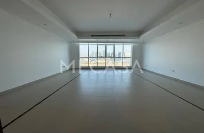 Apartment - 3 Bedrooms - 4 Bathrooms for rent in Al Mina - Abu Dhabi