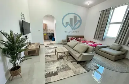 Living Room image for: Apartment - 1 Bathroom for rent in Khalifa City A - Khalifa City - Abu Dhabi, Image 1