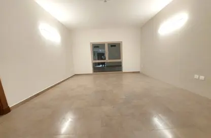 Apartment - Studio - 1 Bathroom for rent in Mankhool - Bur Dubai - Dubai