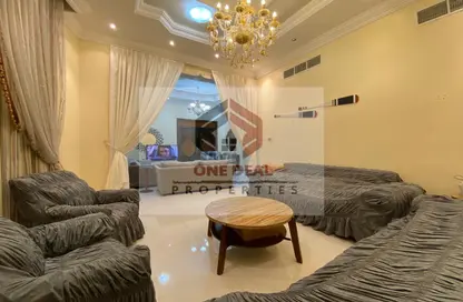 Living Room image for: Villa - 3 Bedrooms - 3 Bathrooms for rent in Asharej - Al Ain, Image 1