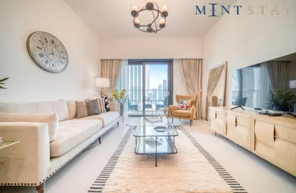 Living Room image for: Apartment - 3 Bedrooms - 3 Bathrooms for rent in Burj Crown - Downtown Dubai - Dubai, Image 1