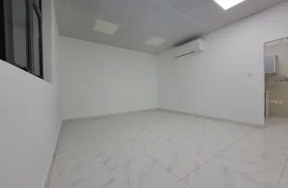 Apartment - Studio - 1 Bathroom for rent in Shakhbout City - Abu Dhabi