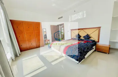 Room / Bedroom image for: Apartment - 1 Bedroom - 2 Bathrooms for rent in Al Salam Tower - Tourist Club Area - Abu Dhabi, Image 1