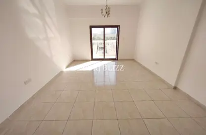 شقة - 2 غرف نوم - 2 حمامات للايجار في بناية لولينا - الضاحية 12 - قرية الجميرا سركل - دبي