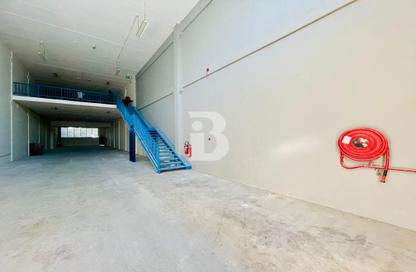 Warehouse - Studio - 2 Bathrooms for rent in Al Quoz 3 - Al Quoz - Dubai