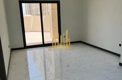 شقة - غرفة نوم - 2 حمامات للايجار في برج روكان B - برج روكان - دبي لاند - دبي