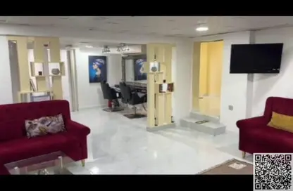 متجر - استوديو - 1 حمام للايجار في برج الكورنيش - طريق كورنيش عجمان - عجمان