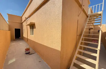 Villa - 3 Bedrooms - 2 Bathrooms for rent in Al Sabkha - Al Riqqa - Sharjah