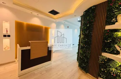 مكتب - استوديو - 1 حمام للايجار في القمة - الخليج التجاري - دبي