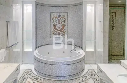 Penthouse - 1 Bedroom - 2 Bathrooms for rent in Palazzo Versace - Culture Village - Dubai