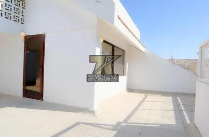 Villa - 4 Bedrooms - 5 Bathrooms for rent in Defense Road - Abu Dhabi