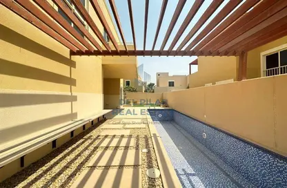 فيلا - 4 غرف نوم - 6 حمامات للايجار في مجتمع الثروانية - حدائق الراحة - أبوظبي