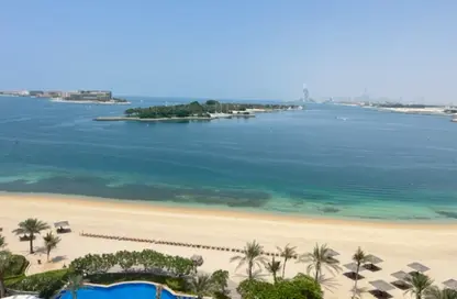 Apartment - 3 Bedrooms - 4 Bathrooms for rent in Al Msalli - Shoreline Apartments - Palm Jumeirah - Dubai