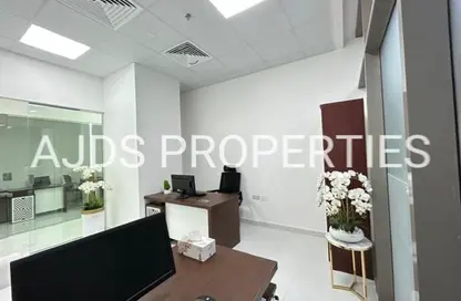Office Space - Studio - 1 Bathroom for rent in Red Avenue - Al Garhoud - Dubai