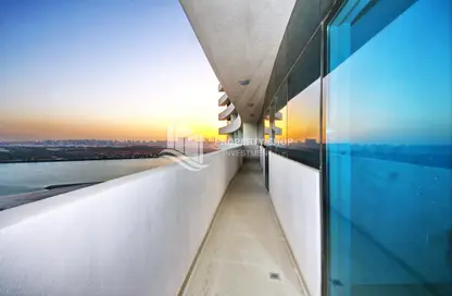 Balcony image for: Apartment - 3 Bedrooms - 3 Bathrooms for sale in Marina Bay by DAMAC - Najmat Abu Dhabi - Al Reem Island - Abu Dhabi, Image 1