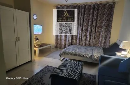 شقة - 1 حمام للايجار في مساكن كورنيش عجمان - طريق كورنيش عجمان - عجمان