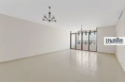 Apartment - 3 Bedrooms - 3 Bathrooms for rent in Al Dayafah - Al Jafiliya - Dubai