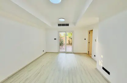 Villa - 2 Bedrooms - 3 Bathrooms for rent in Springs 8 - The Springs - Dubai