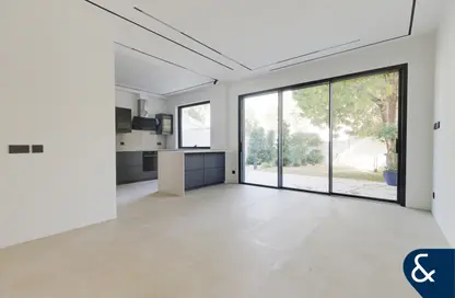 فيلا - 2 غرف نوم - 5 حمامات للبيع في الينابيع 5 - الينابيع - دبي فيلا - 2 غرف نوم - 5 حمامات للبيع في الينابيع 5 - الينابيع - دبي