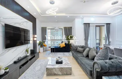 Living Room image for: Apartment - 4 Bedrooms - 4 Bathrooms for sale in Shams 2 - Shams - Jumeirah Beach Residence - Dubai, Image 1