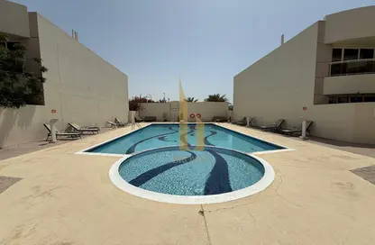 Villa - 4 Bedrooms - 4 Bathrooms for rent in Jumeirah 1 Villas - Jumeirah 1 - Jumeirah - Dubai