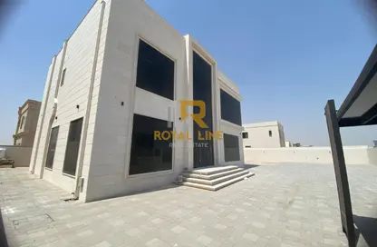 Villa - 4 Bedrooms - 5 Bathrooms for rent in Al Aweer 1 - Al Aweer - Dubai