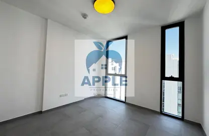 شقة - 1 حمام للبيع في إيست فييليدج - الجادة - الشارقة