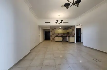 شقة - غرفة نوم - 2 حمامات للايجار في برج حمزة - مدينة دبي الرياضية - دبي