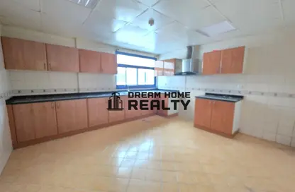 Apartment - 3 Bedrooms - 4 Bathrooms for rent in Palm Tower 2 - Palm Towers - Al Majaz - Sharjah