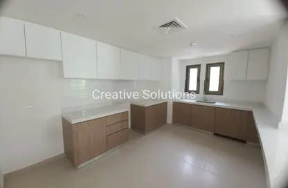 Apartment - 2 Bedrooms - 2 Bathrooms for rent in The Gardens Buildings - The Gardens - Dubai