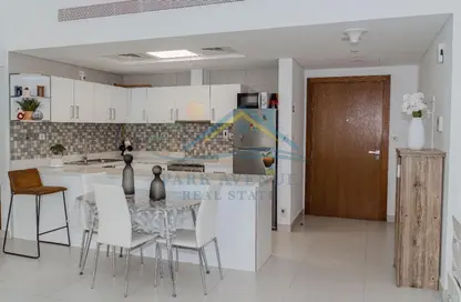 صورة لـ مطبخ شقة - غرفة نوم - 2 حمامات للايجار في بارك سايد ريزيدنس - شمس أبوظبي - جزيرة الريم - أبوظبي ، صورة رقم 1