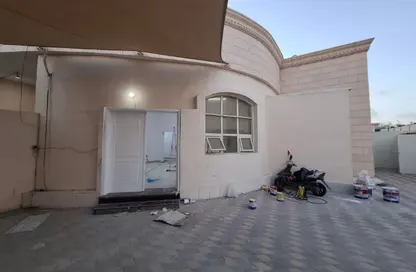 Apartment - 3 Bedrooms - 3 Bathrooms for rent in Shakhbout City - Abu Dhabi