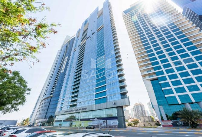 Apartment - 4 Bedrooms - 5 Bathrooms for rent in Wave tower - Corniche Road - Abu Dhabi