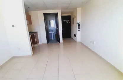 مجمع سكني - 1 حمام للايجار في بناية البطينة 9 - البطينة - الشارقة