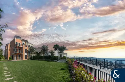Villa - 5 Bedrooms - 7 Bathrooms for sale in Sur La Mer - La Mer - Jumeirah - Dubai
