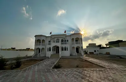Villa - 7+ Bedrooms - 7 Bathrooms for rent in Julfar - Ras Al Khaimah