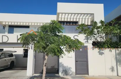 Villa - 5 Bedrooms - 6 Bathrooms for sale in West Yas - Yas Island - Abu Dhabi