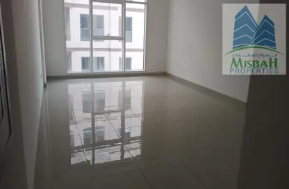 Empty Room image for: Apartment - 2 Bedrooms - 3 Bathrooms for rent in Al Telal 11 - Al Barsha 1 - Al Barsha - Dubai, Image 1