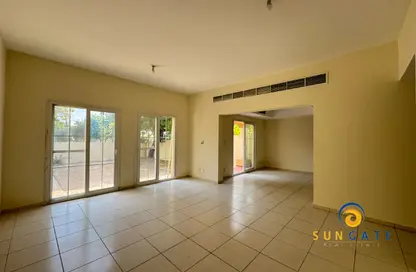 Villa - 3 Bedrooms - 3 Bathrooms for rent in Springs 11 - The Springs - Dubai