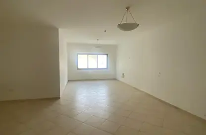 Apartment - 3 Bedrooms - 3 Bathrooms for rent in Al Nabaa Building - Al Naba'ah - Al Sharq - Sharjah