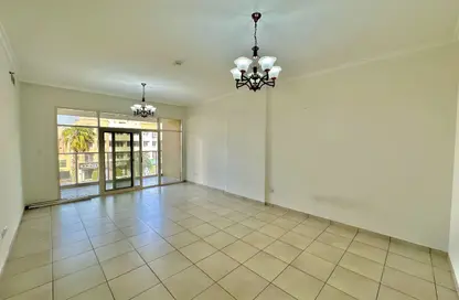 شقة - 2 غرف نوم - 3 حمامات للايجار في بناية اغادير - الرفاعة - بر دبي - دبي