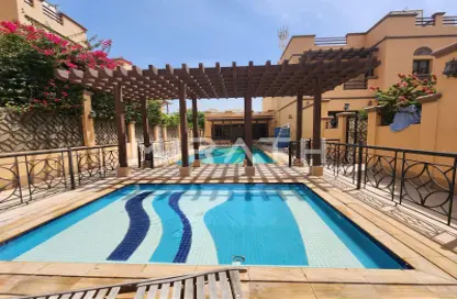 Villa - 4 Bedrooms - 5 Bathrooms for rent in Jumeirah 1 Villas - Jumeirah 1 - Jumeirah - Dubai