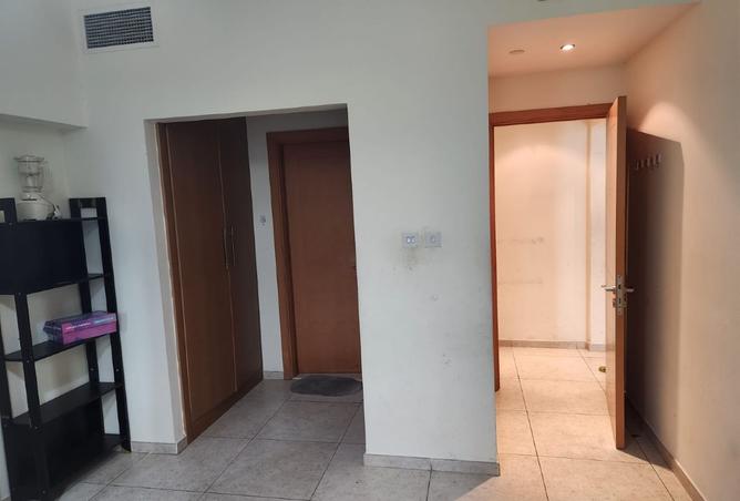 1BHK-SPACIOUS-COVERED PARKING