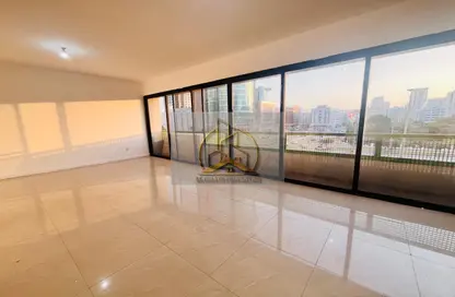 Apartment - 3 Bedrooms - 4 Bathrooms for rent in Airport Road - Abu Dhabi