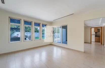 Villa - 3 Bedrooms - 5 Bathrooms for rent in Regional - Jumeirah Park - Dubai
