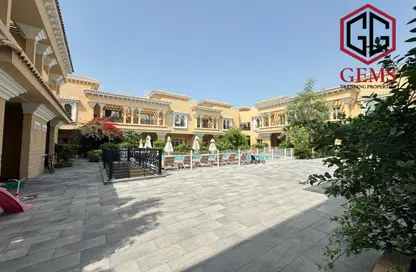 Villa - 4 Bedrooms - 5 Bathrooms for rent in Jumeirah 1 Villas - Jumeirah 1 - Jumeirah - Dubai